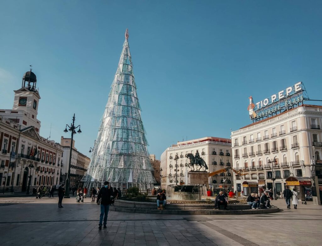 Vue de la place Puerta del sol à Madrid en Espagne