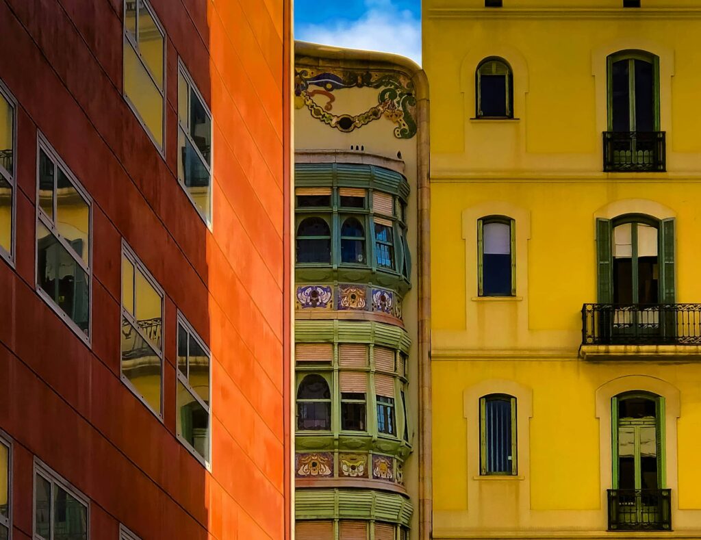 Immeubles colorés du quartier gracia à Barcelone en Espagne