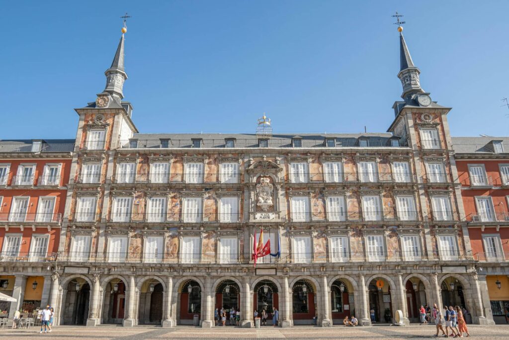 Vue sur la Plaza Mayor à Madrid en Espagne