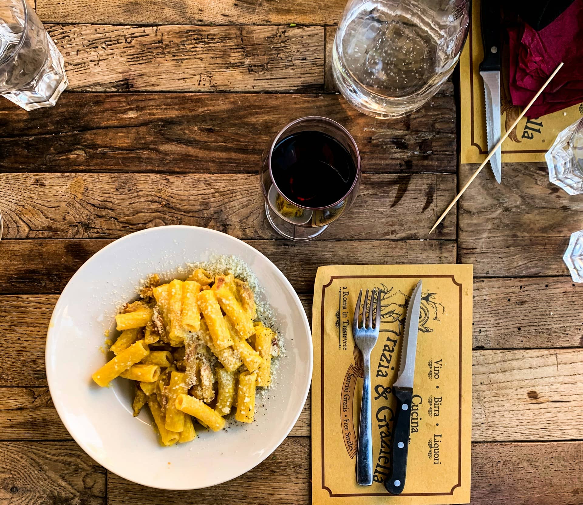 Plat de pâtes dans un restaurant en italie