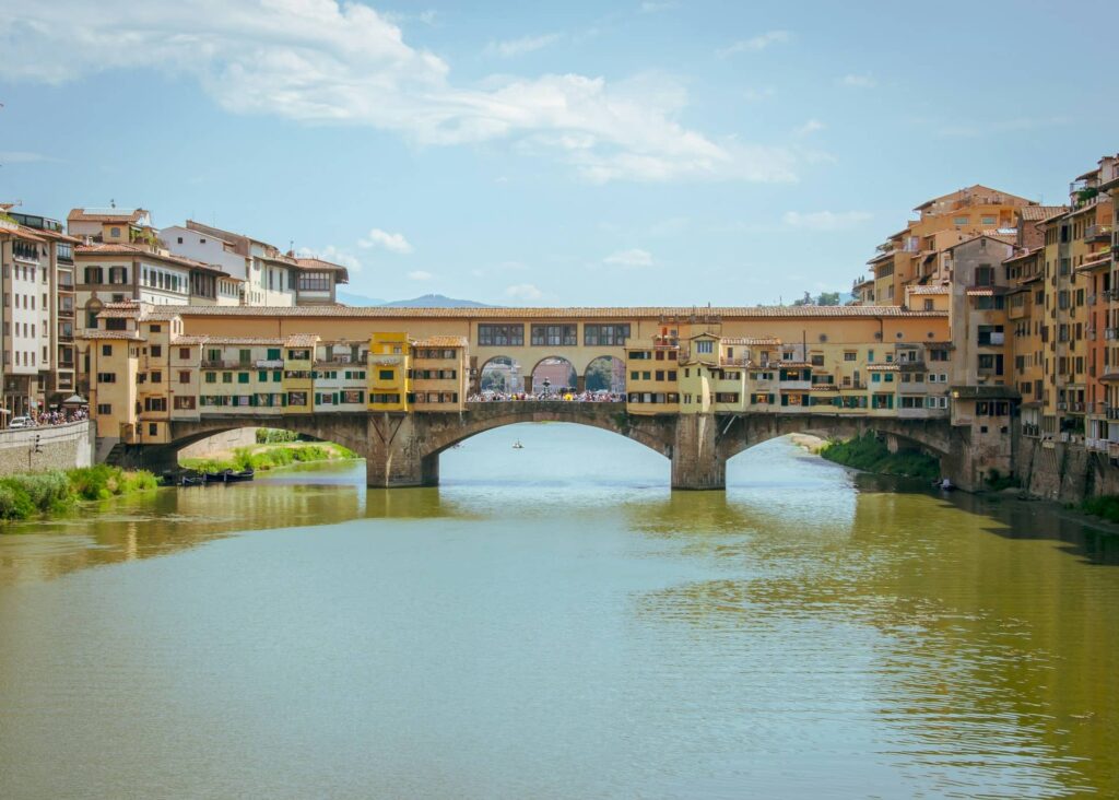 Vue sur le Ponte Vecchio à Florence en Italie