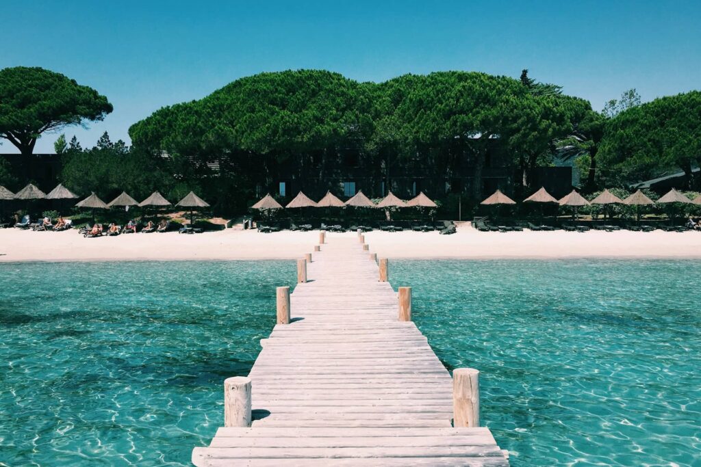 Plage et paillettes en corse