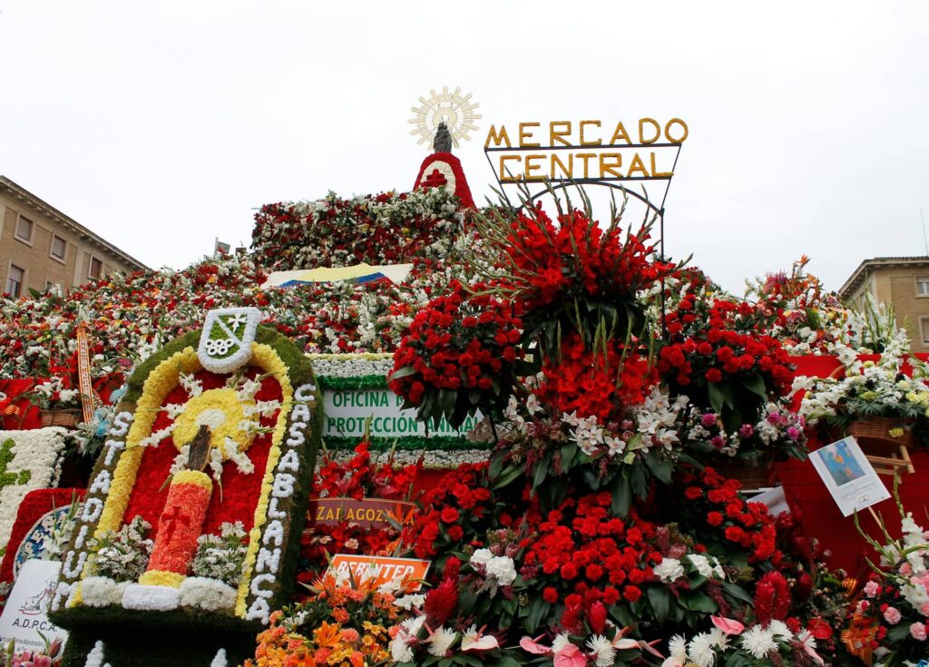 Fête du Pilar à Saragosse en Espagne devant le Marché Central