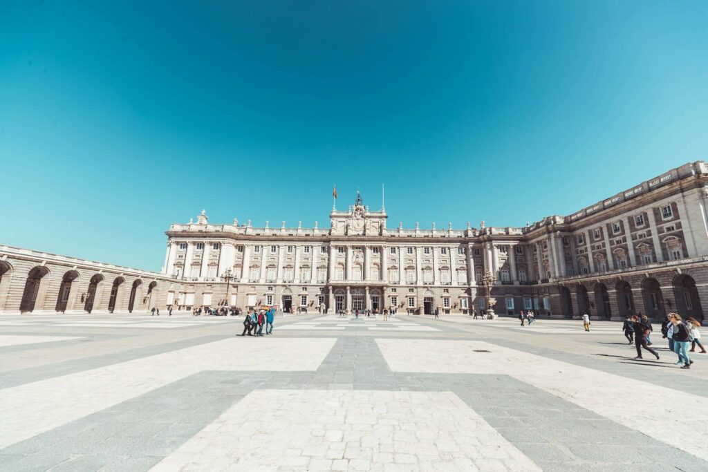 Vue sur le Palais Royal de Madrid en Espagne