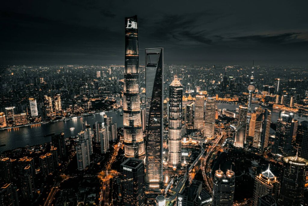 Vue de nuit sur la tour de Shanghai